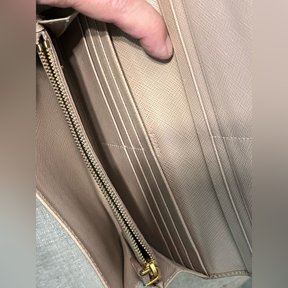 PRADA Saffiano Metal Bar Continental Flap Wallet Argila - Picture 10 of 16